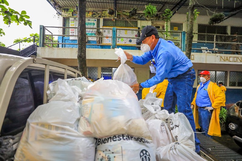 Sin importar la condición del clima, Gobierno entrega paquetes alimentarios a familias de San Vicente sin-importar-la-condicion-del-clima-gobierno-entrega-paquetes-alimentarios-a-familias-de-san-vicente